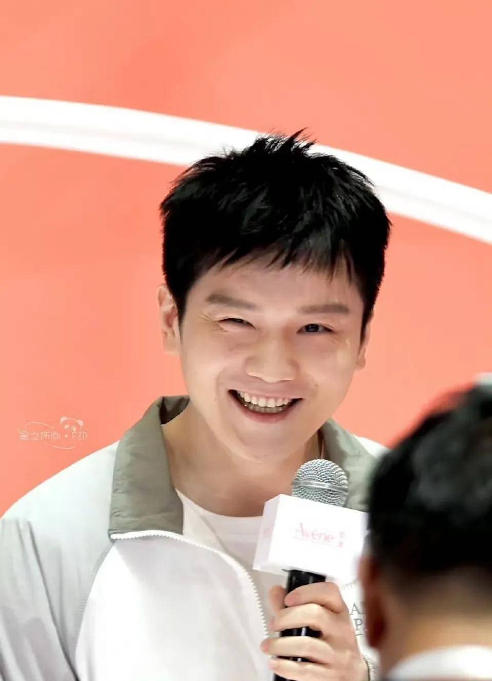 惊喜不断！游泳明星汉密尔顿强势回归赛场