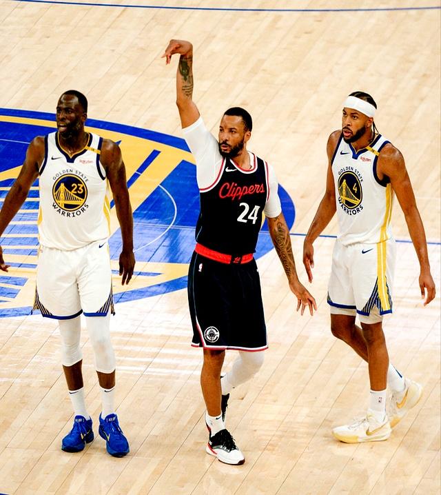 哈登三巨头联手，勇士得分突破，官方宣布新规冲击季后赛！