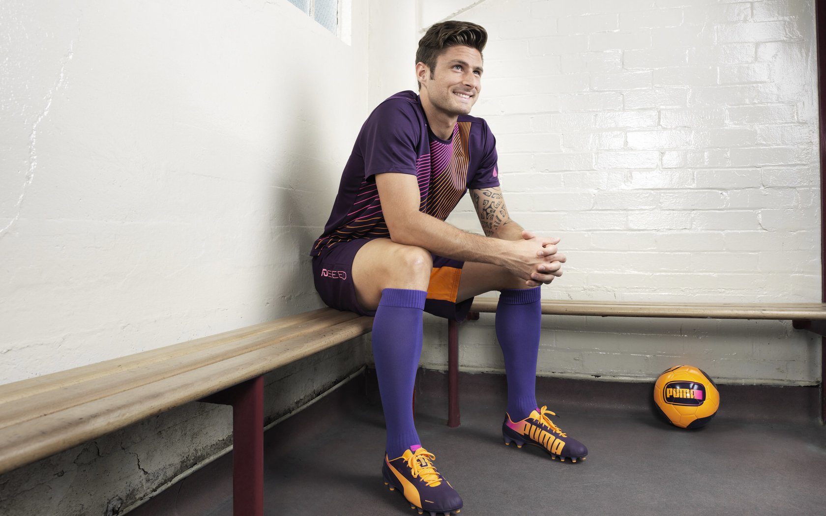 晋级下一阶段引发热议！，莱万多夫斯基在德国队比赛中败北赢得满堂喝彩